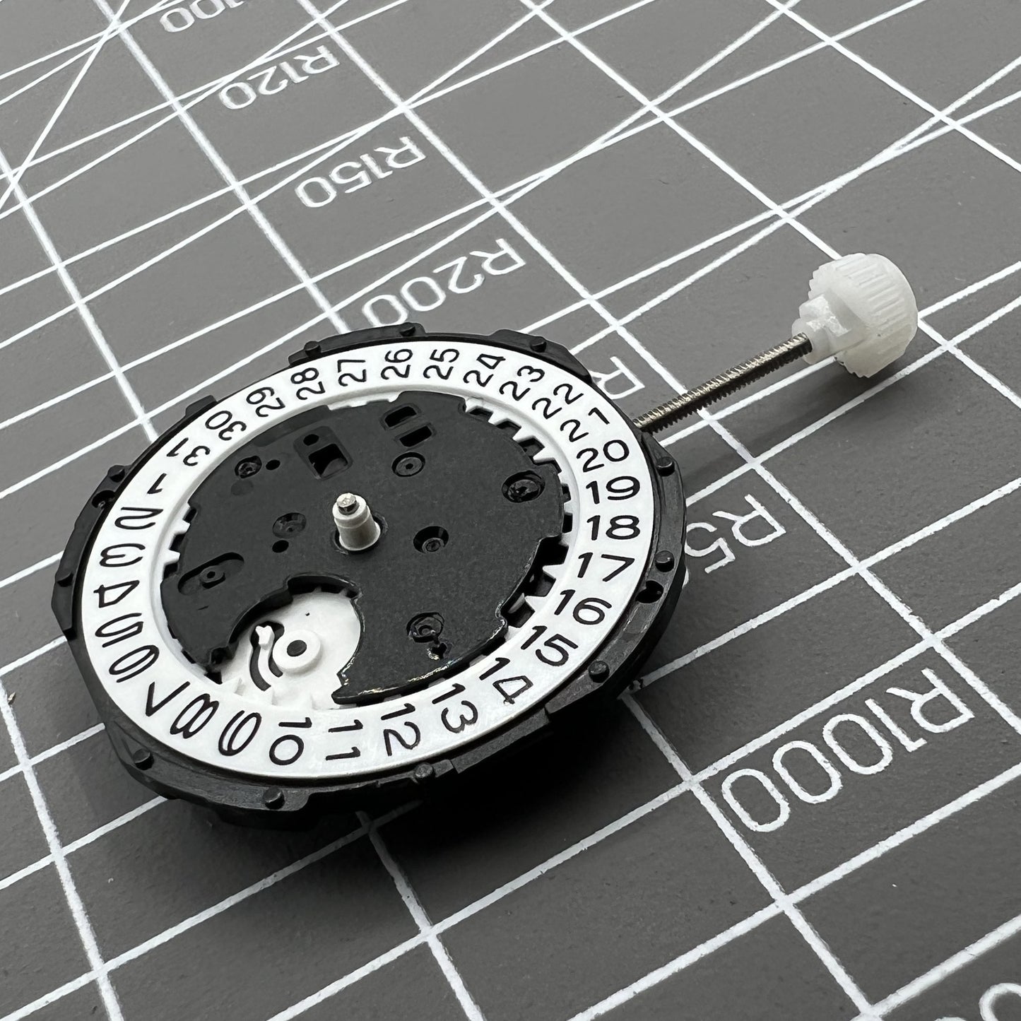 1 Stück Quarzwerk Sunon PE46 2 Zeiger mit Datum Uhrenwerk Datum bei 3