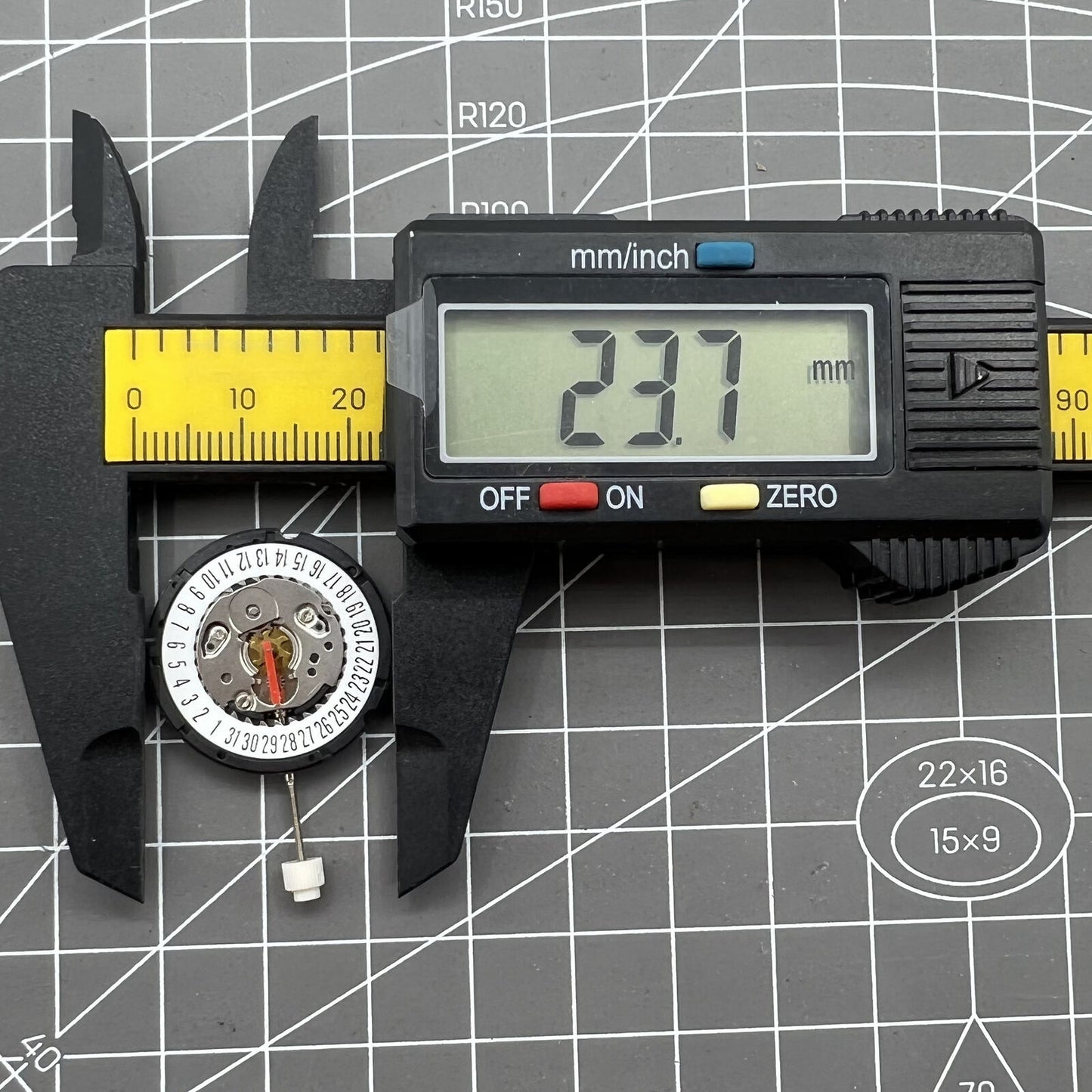 ISA 307 quartz watch movement with date display at 6 o?clock, precise timekeeping, brand new old stock.