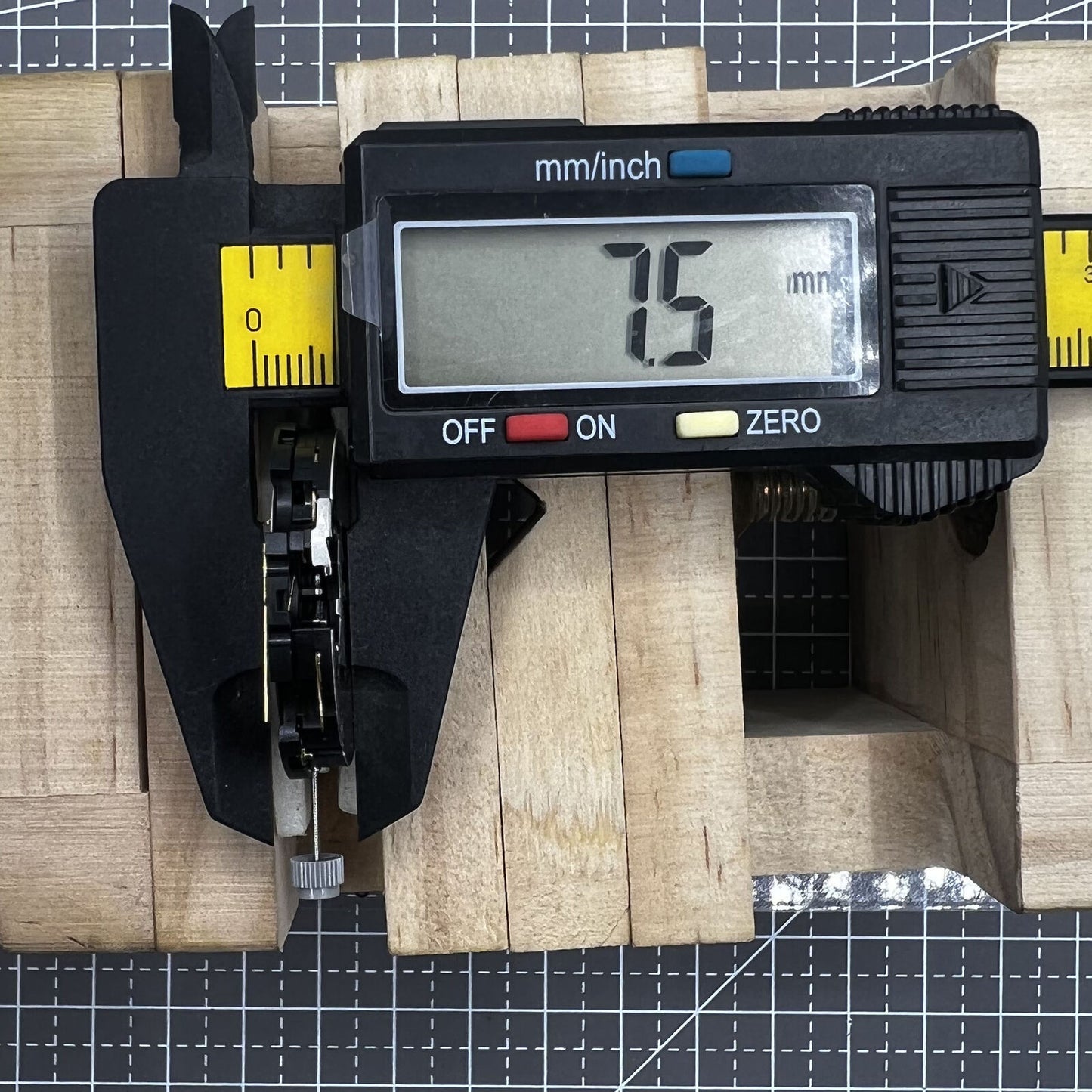 ETA G10.212 black disk quartz watch movement featuring 3 hands and date display at 4:30 by ETA