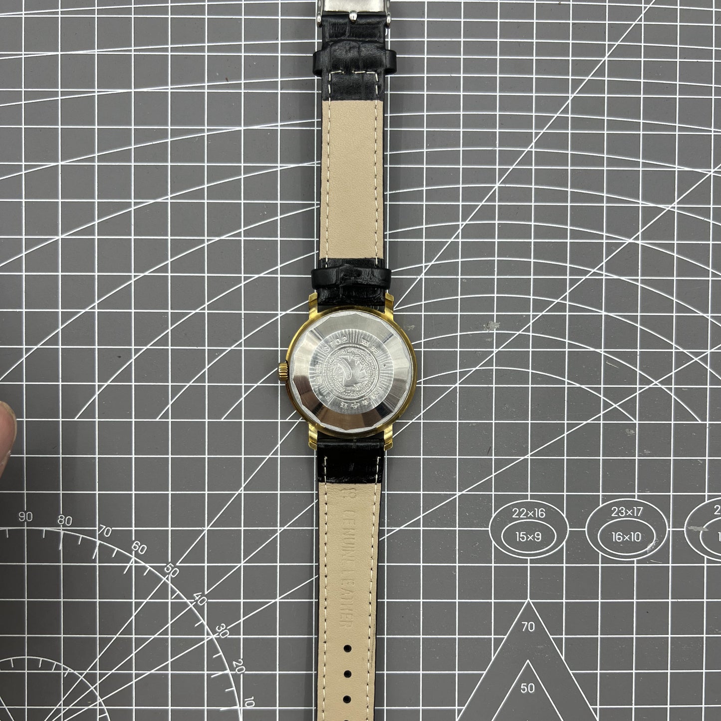 37mm Kongque automatic watch with black dial, double calendar, mechanical movement, and 33 jewels for precision.