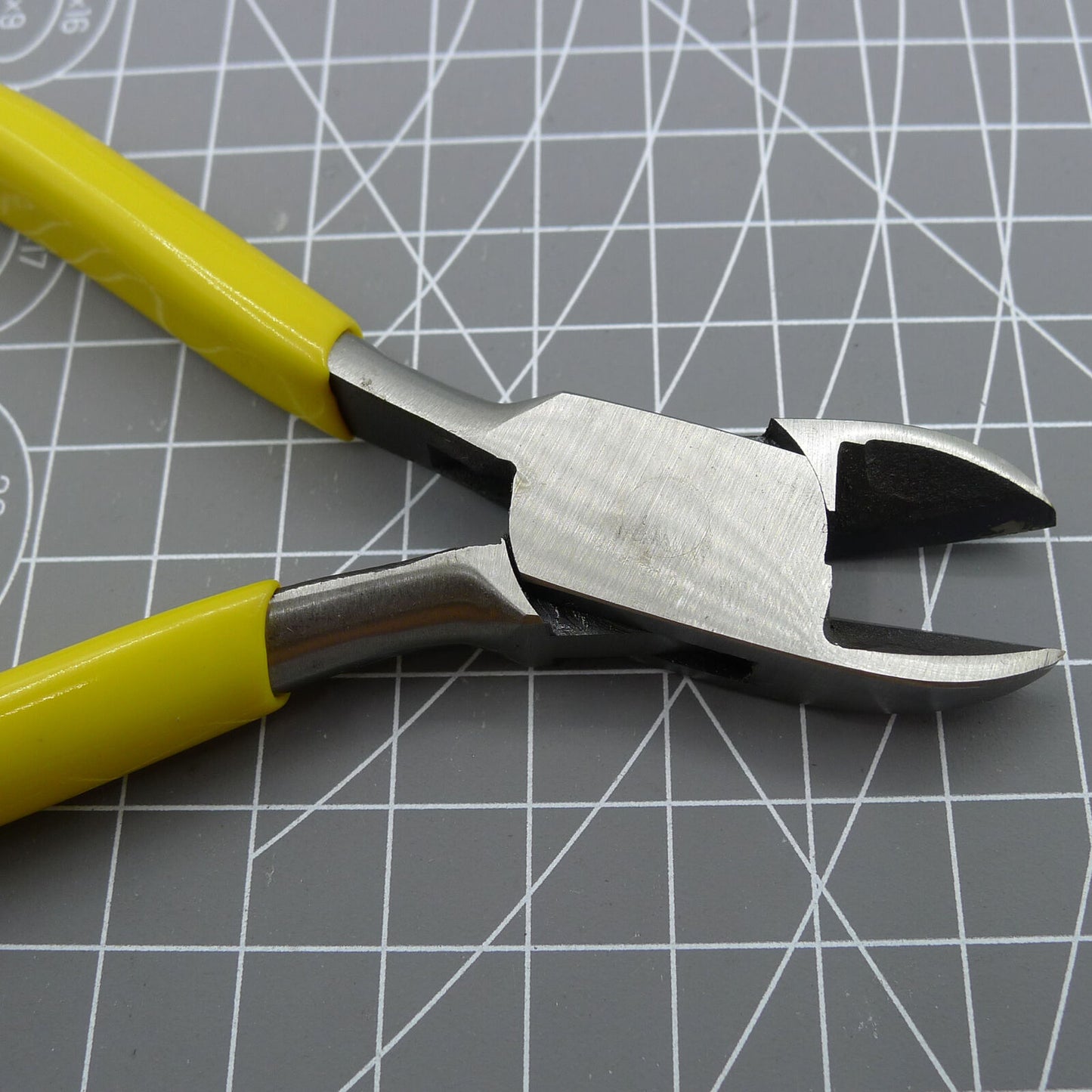 Pince coupante latérale à bout arrondi Bergeon 2629, fabriquée en Suisse, 130 mm