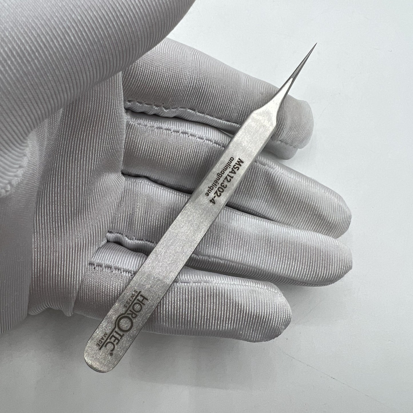 Pince à épiler Horotec MSA12.302-4 en acier 100 % antimagnétique, fabriquée en Suisse