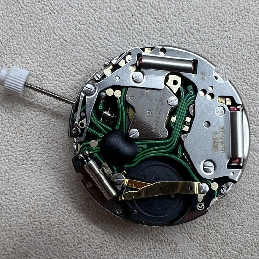 ISA 8171 Quarzwerk 5 Zeiger Silber Rückseite Einzelkalender bei 6 Uhr