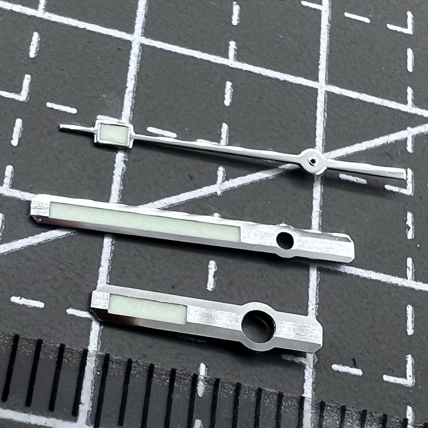 17mm 62MAS C3 Super Green Lume watch hands for Seiko SKX007 NH35, bright green glow, precise fit.