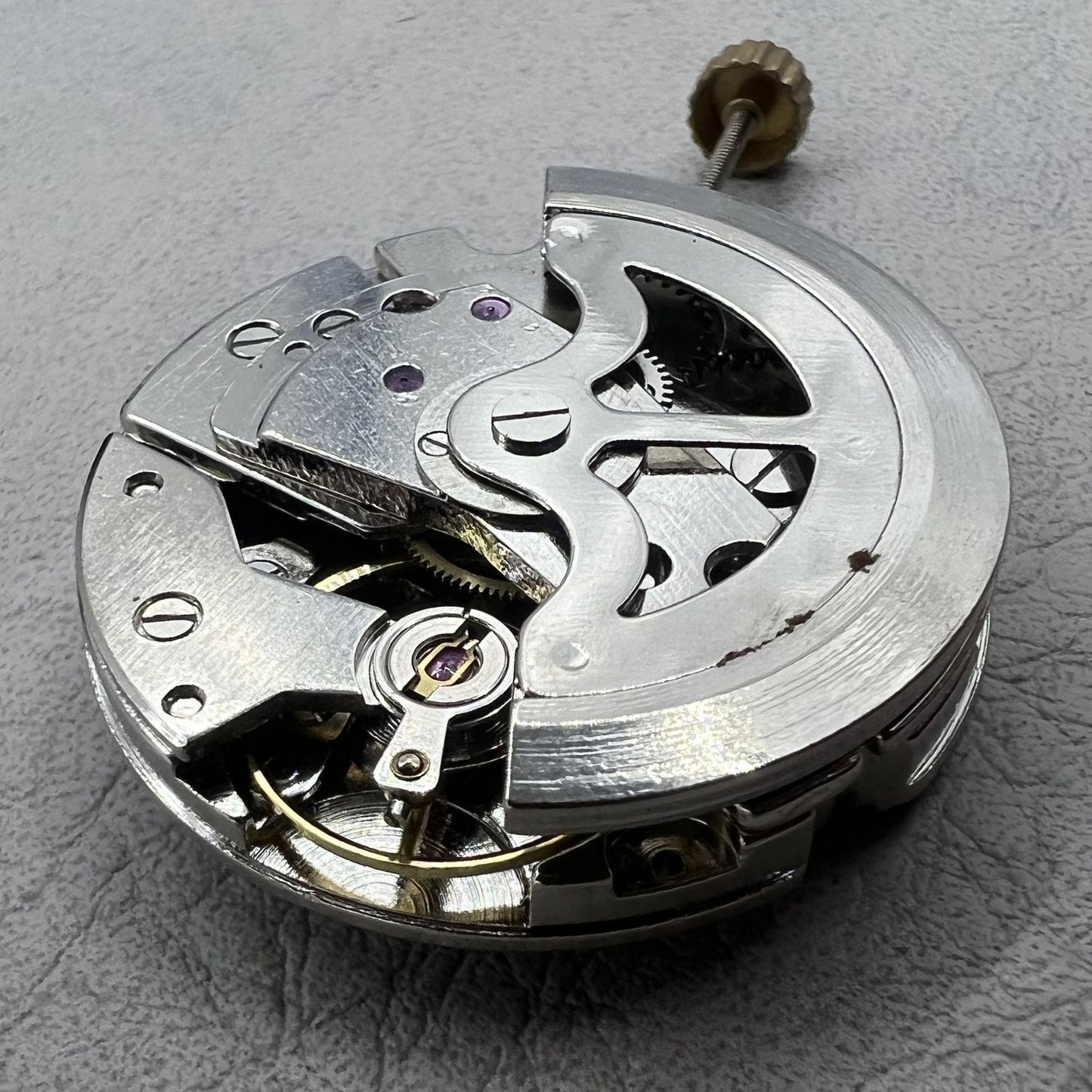 Dandong 7120 3 Zeiger Einzelkalender Automatisches mechanisches Uhrwerk
