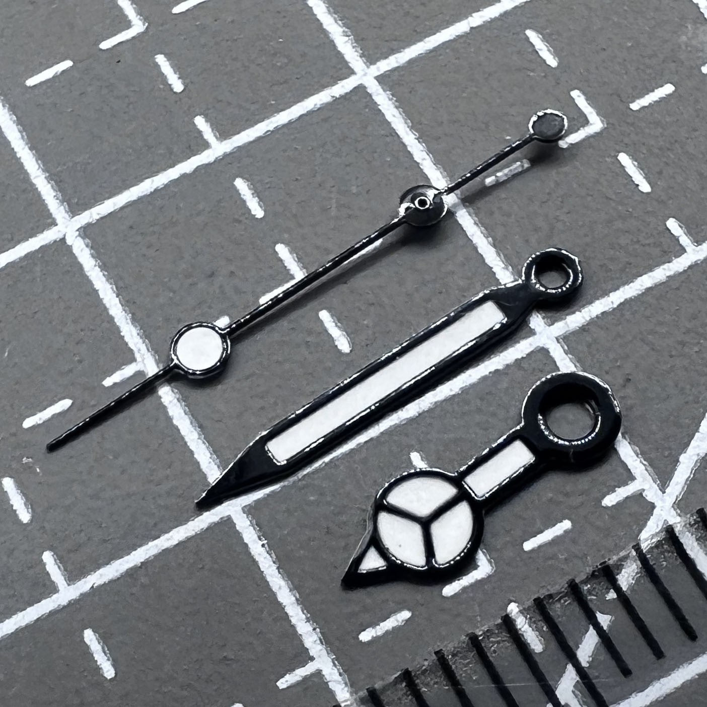2 Sets/Packung mit schwarzem Rand und Leuchtzeigern für das mechanische Uhrwerk Seagull ST6