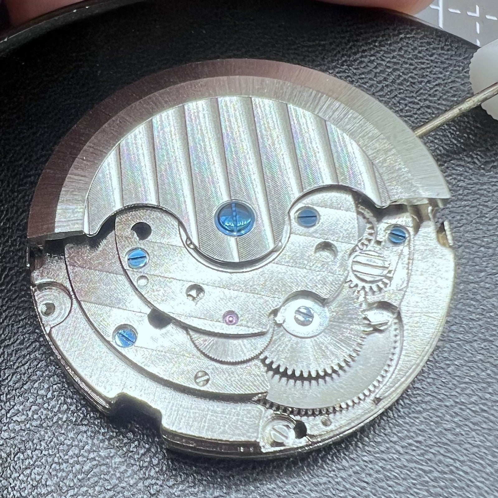 LB20 multifunctional watch with automatic movement and date display at 12 o?clock.