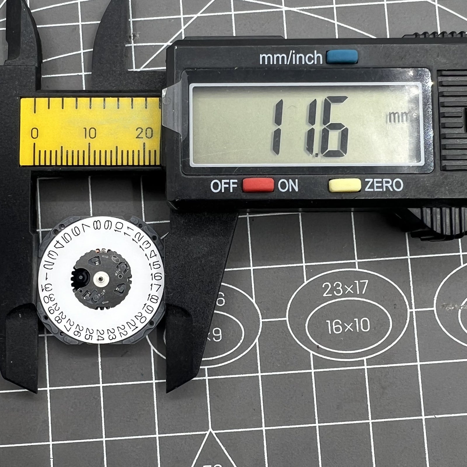 Hattori Epson VJ42B watch movement showing precise single calendar date at 3 o'clock slot.