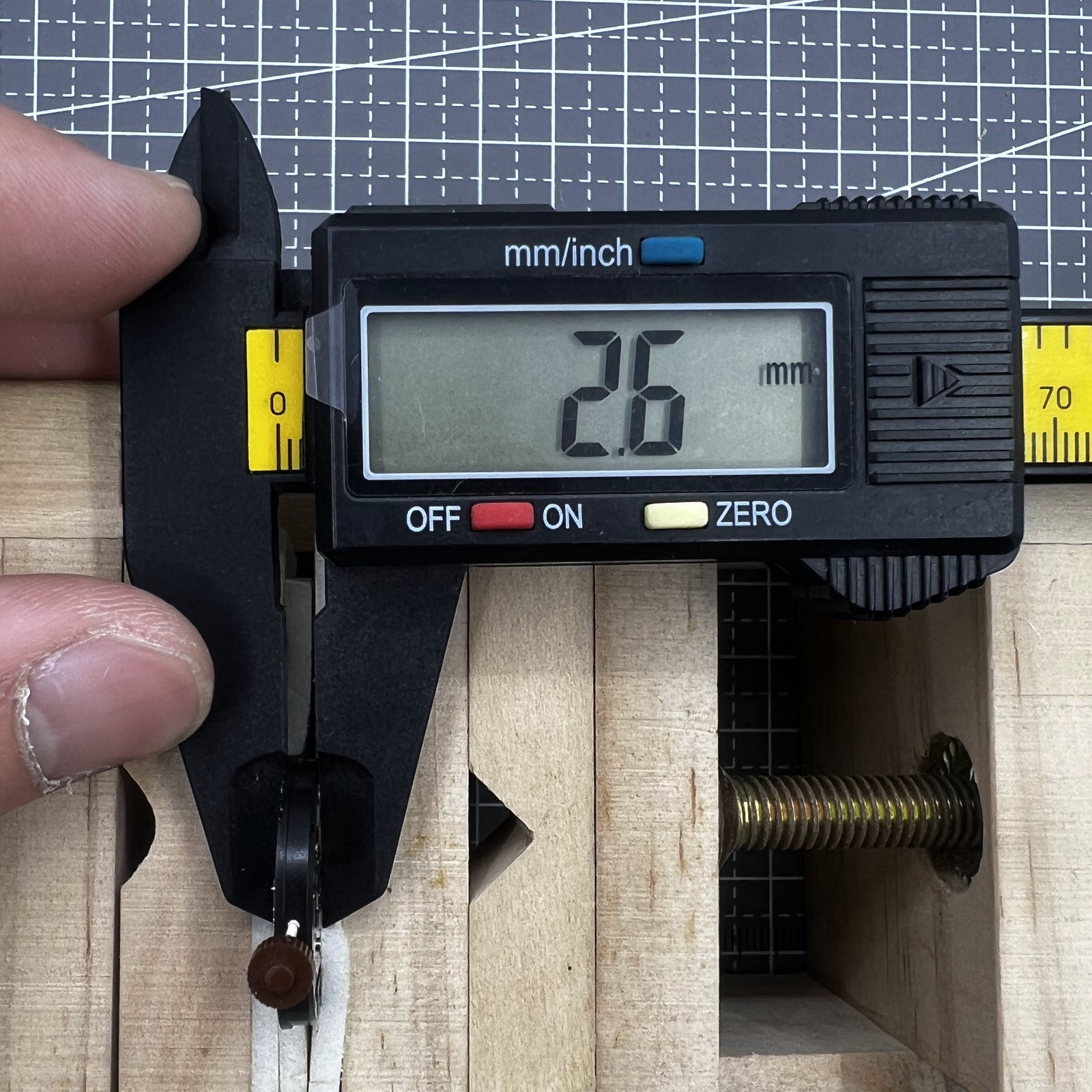 Ronda 505 24D quartz watch movement with date window at 3 o'clock, reliable timekeeping by Ronda.