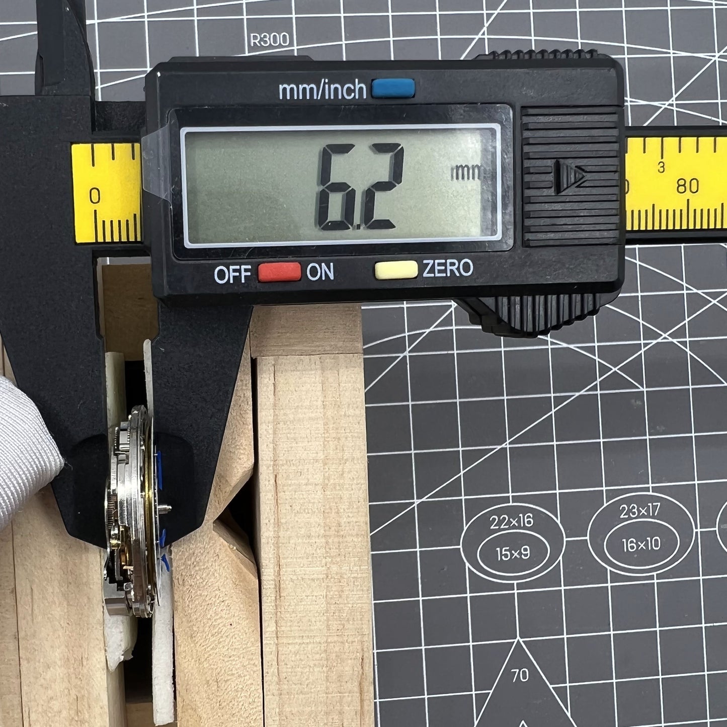 HZ2350 Automatisches mechanisches Uhrwerk mit Doppelkalender