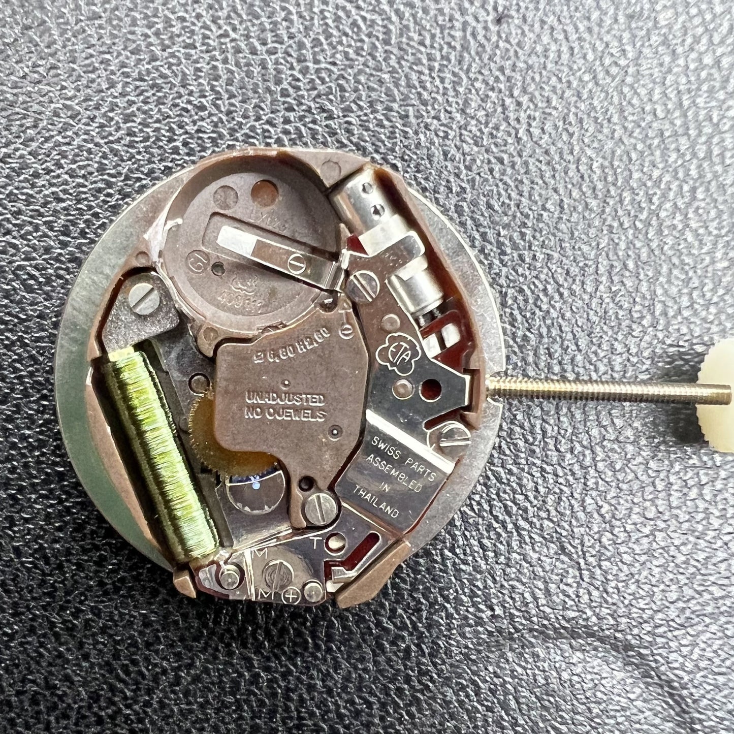 ETA Swiss Quarz Uhrwerk 400 111 Ein Kalender bei 6 Uhr