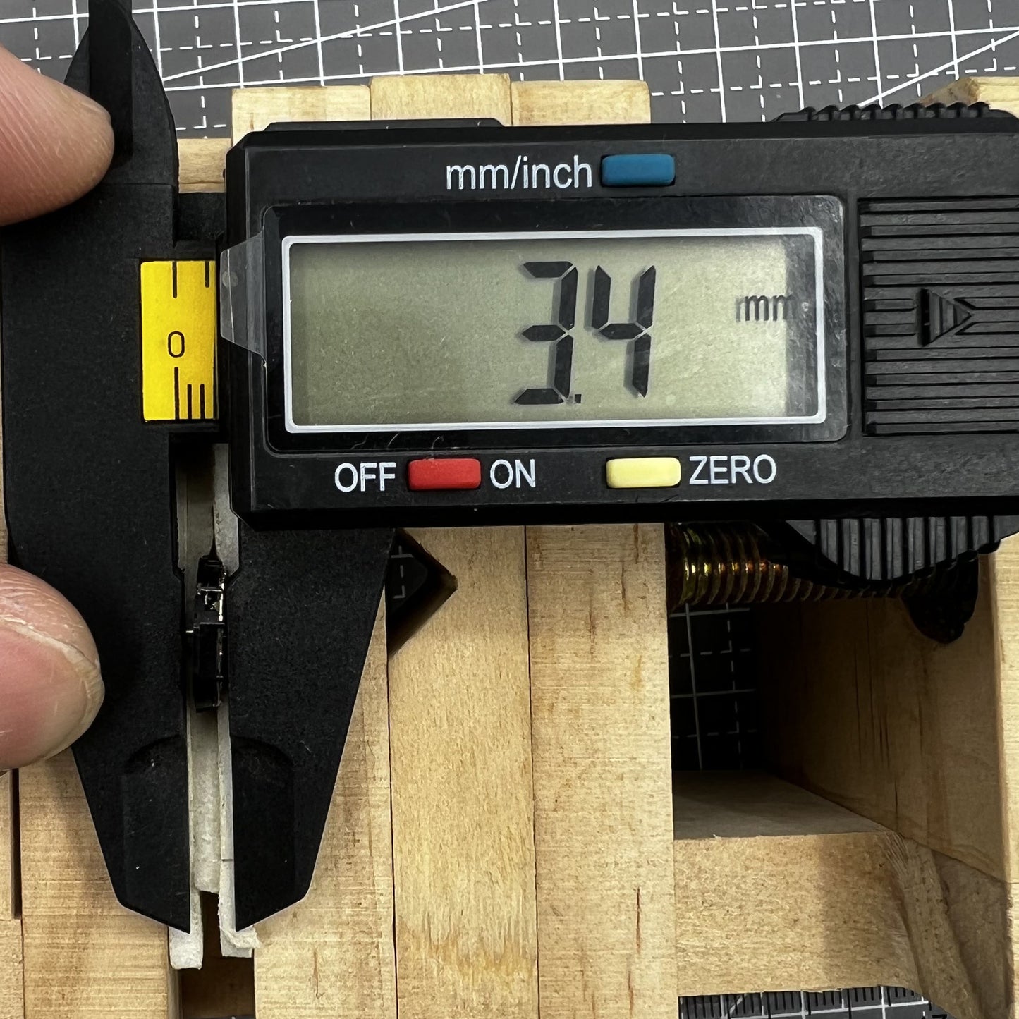 Epson Hattori Quartz Uhrwerk VC11 mit Krone