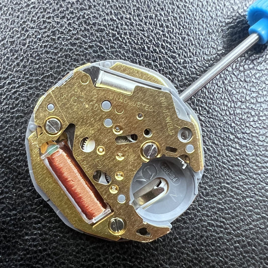 Japan Miyota 6L12 quartz watch movement with date at 6, single calendar, precise timekeeping for accessories.