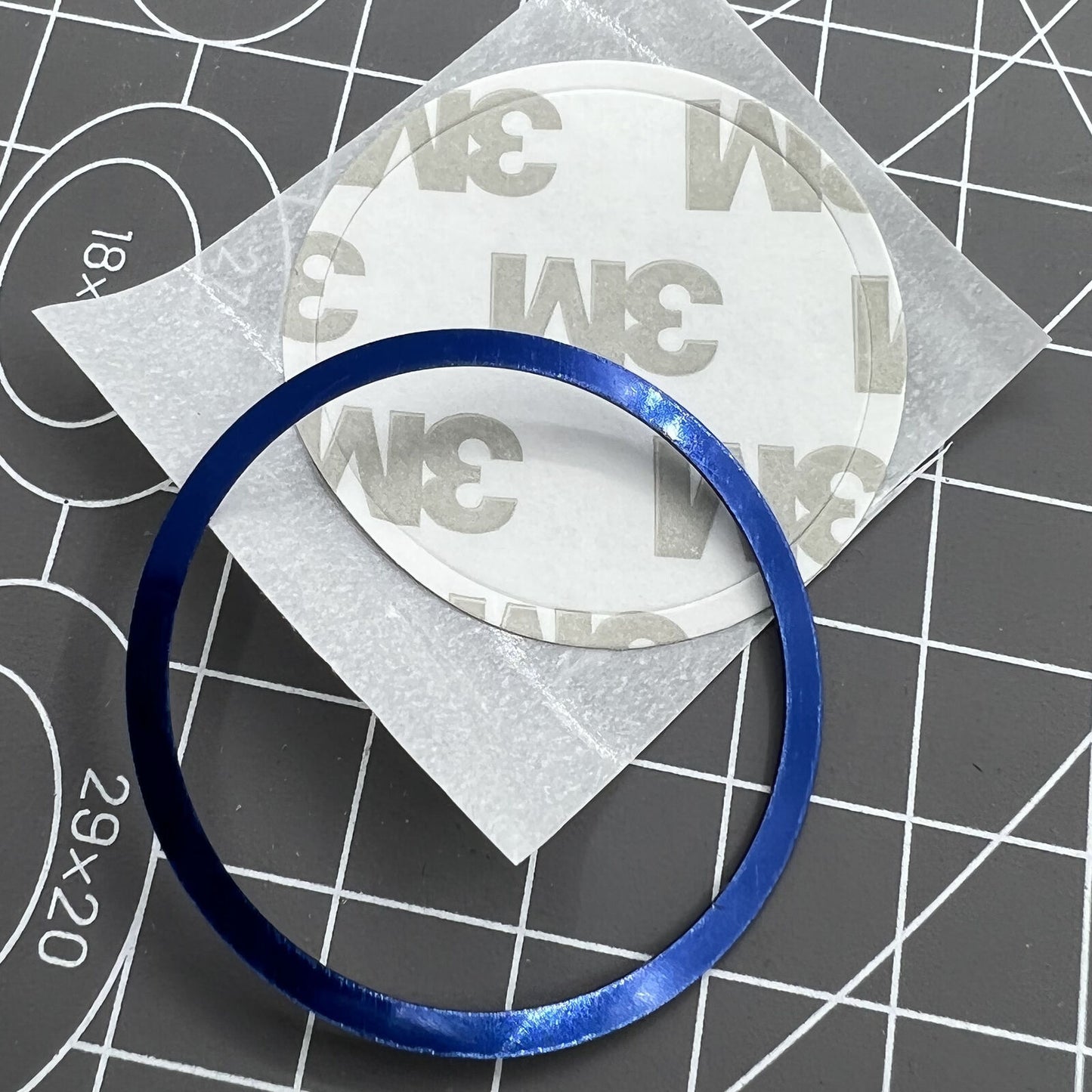 Lunette de montre en alliage d'aluminium avec anneau bleu et police blanche pour Omega Speedmaster