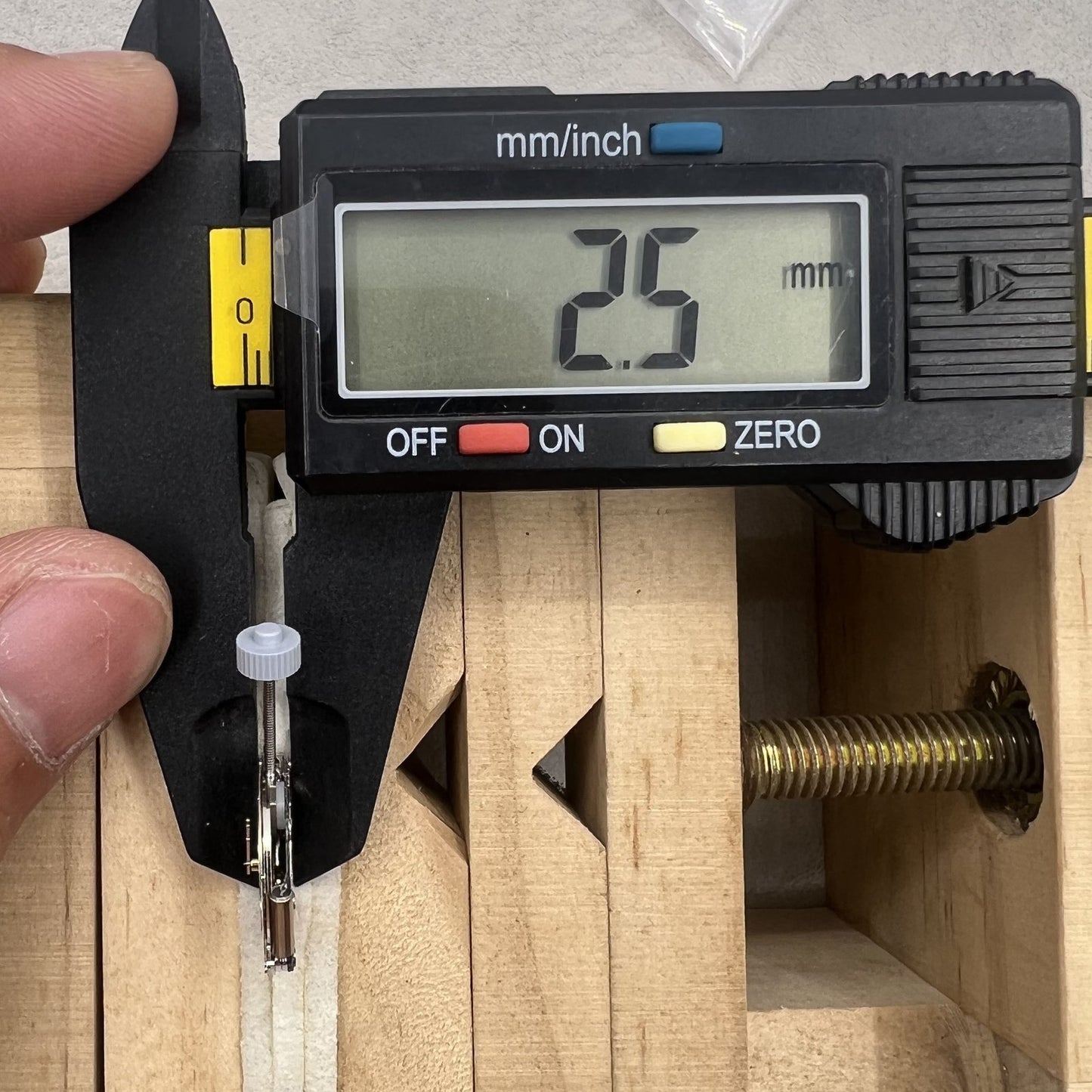 Swiss Ronda 775 Quartz Watch Movement Date At 3