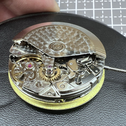 China Made 7750 mechanical watch movement with small seconds at 6/9/12 and date display at 3.