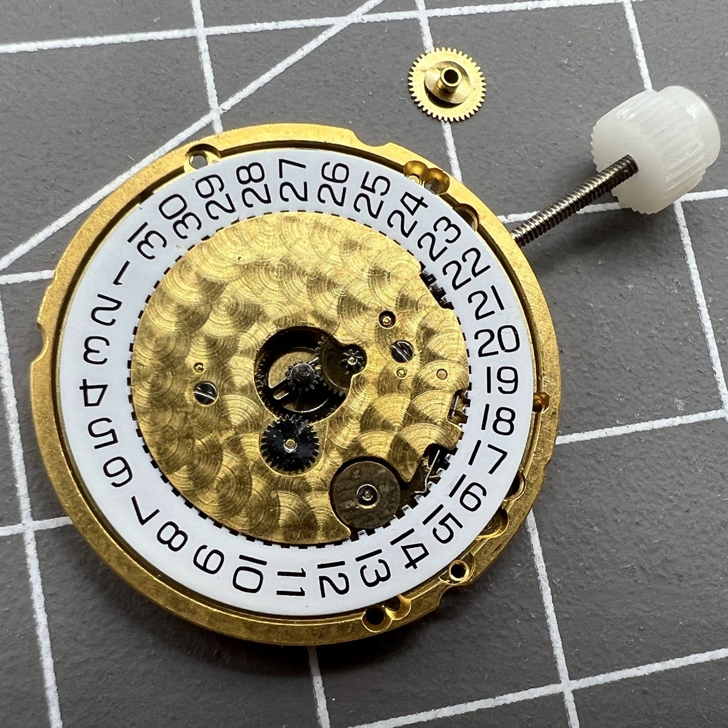 ETA 210.011 Quarzwerk, Swiss Made, 2 Zeiger, Einzelkalender, Originalwerk