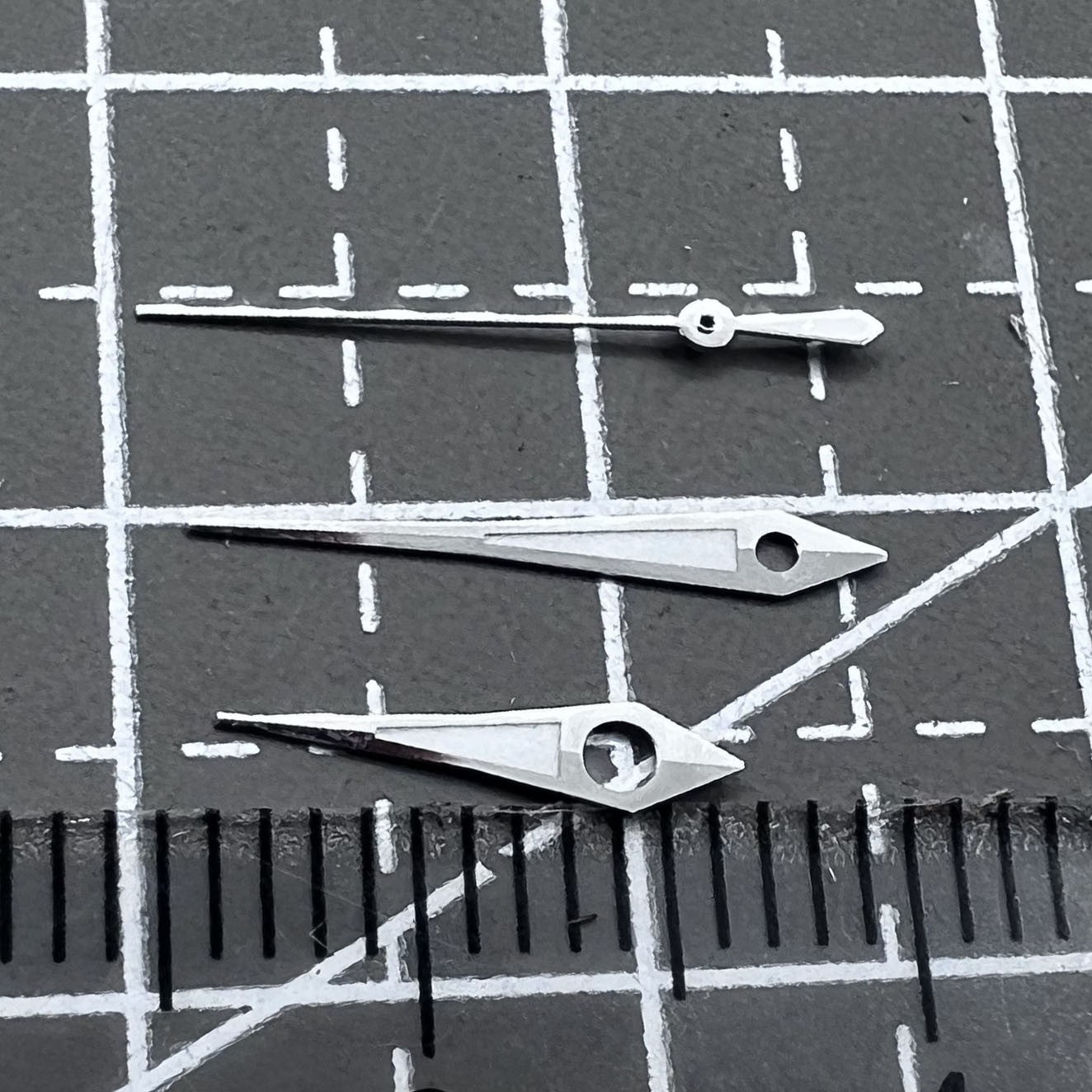 2 Sets/Pack Silver Trim Green Lume Arrow Shape Hands for ETA2836 2824 2892A2