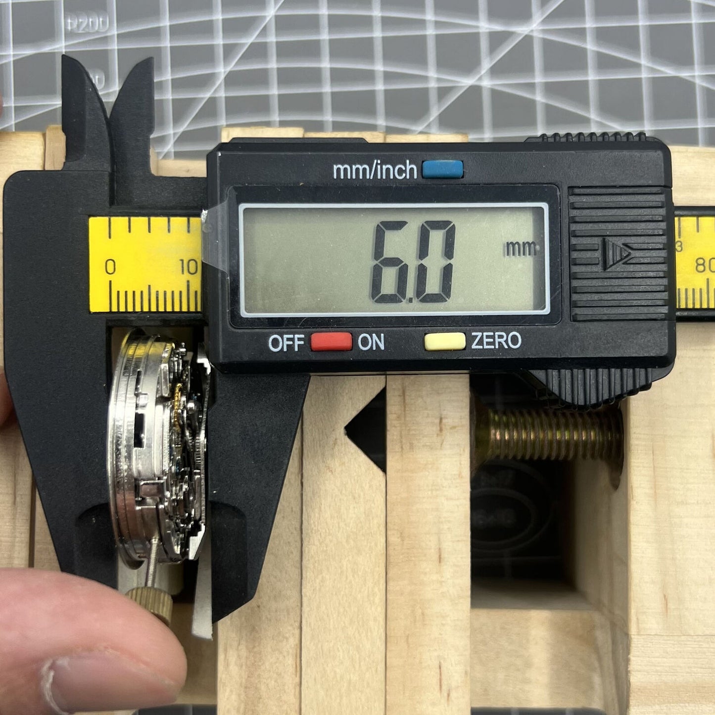 Dandong 7750 mechanical watch movement with black dial, small second at 6 o'clock, date window display.