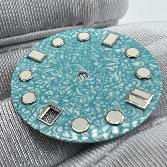 Luminous 28.5mm watch dial, compatible with NH35 movement for precise timekeeping.