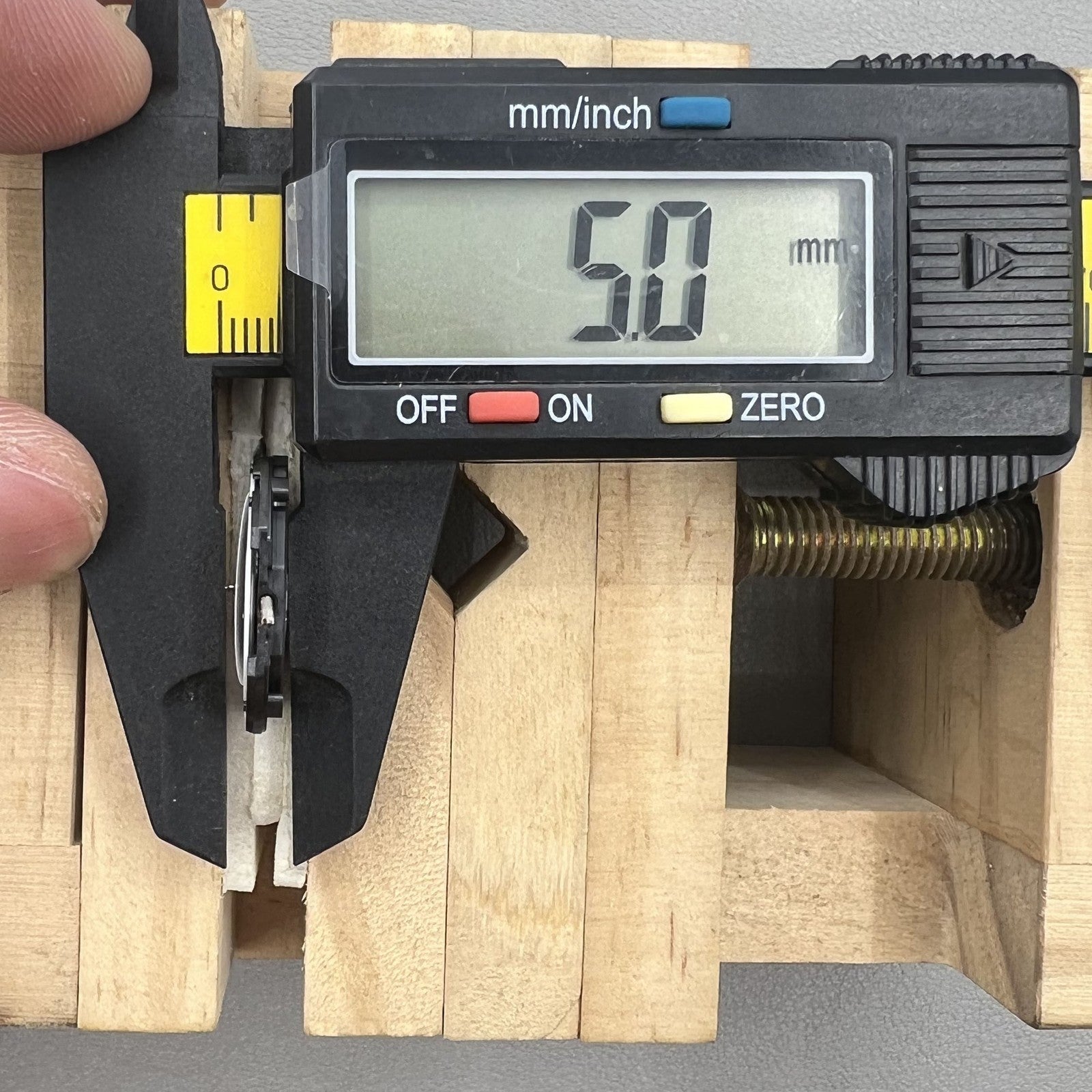 Japan Epson V733C quartz watch movement showing day and date display for accurate timekeeping.