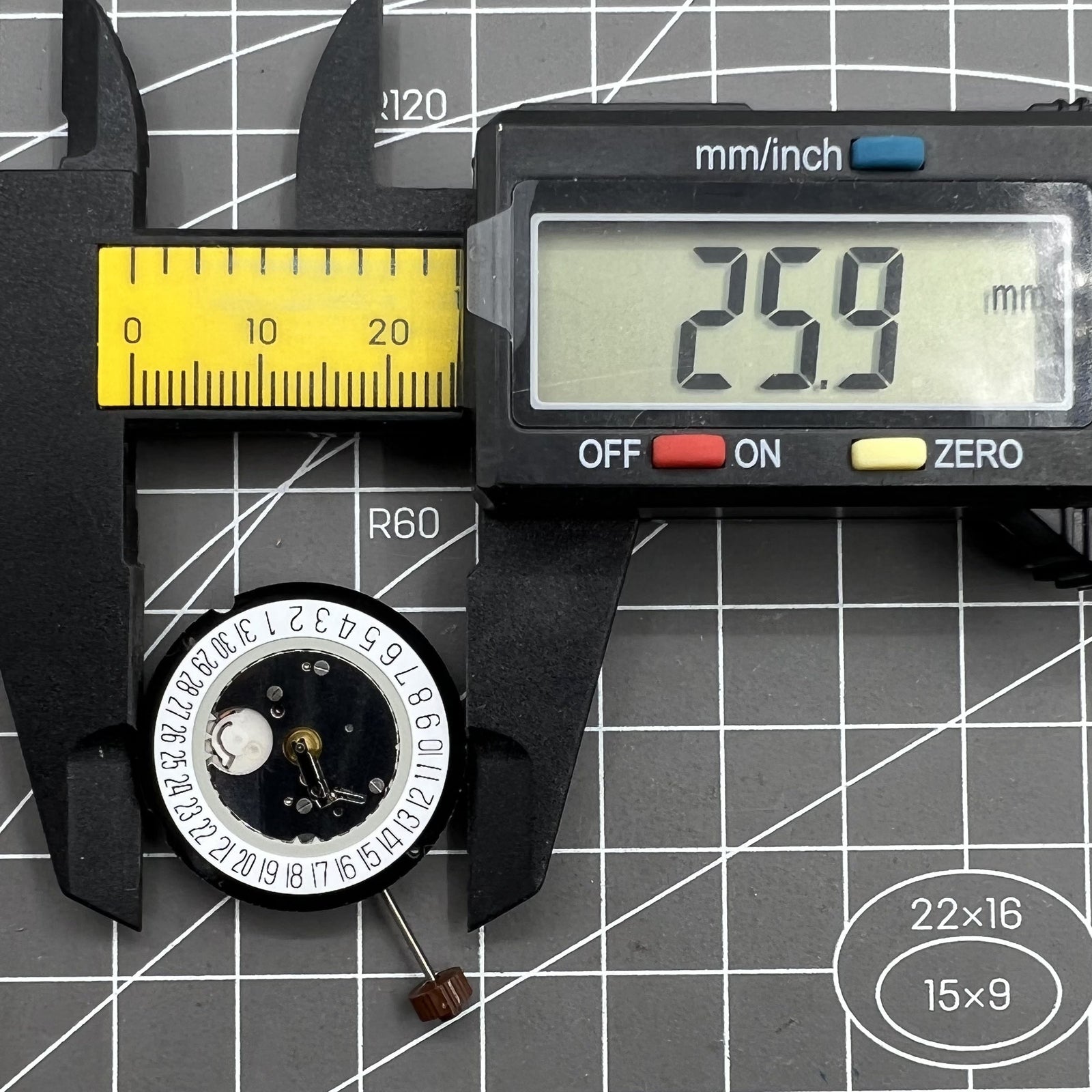 H2 Ronda 515 Quartz watch movement with date display at 6 o'clock, high canon pinion for precision timekeeping.