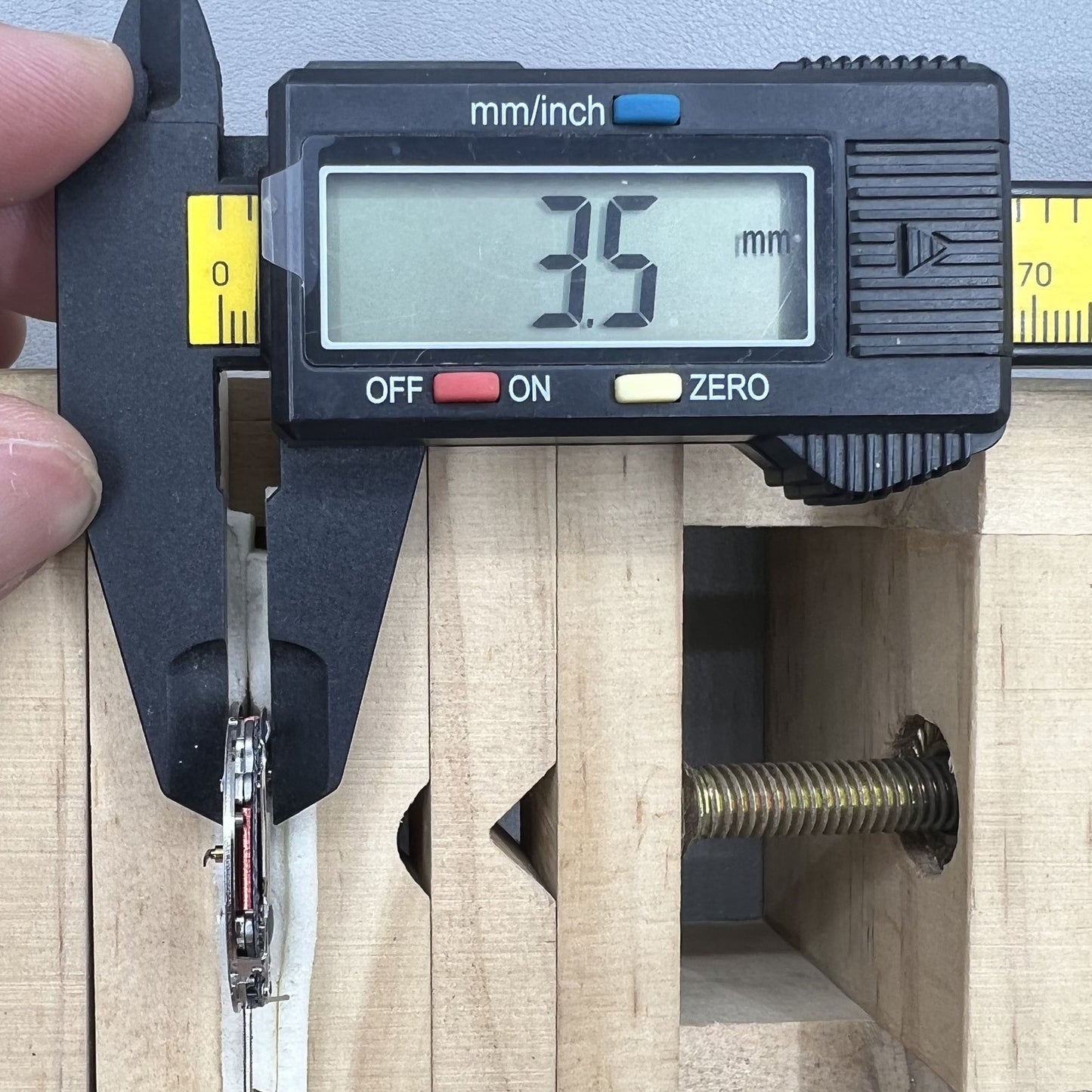 ISA 8171 Quarzwerk 5 Zeiger Silber Rückseite Einzelkalender bei 6 Uhr