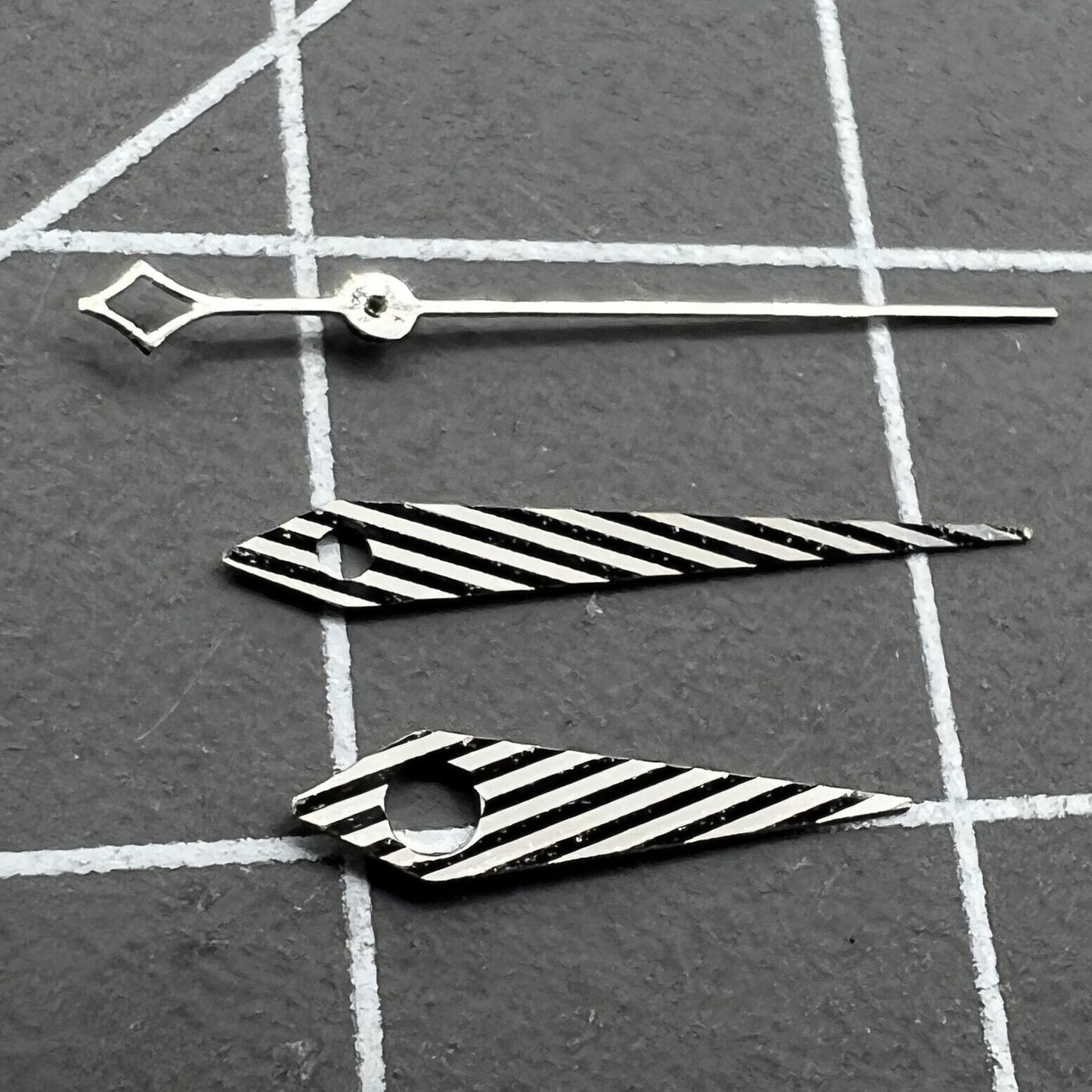 No Lume Twill silver watch hands set, compatible with NH35 NH34 NH36 NH70 movements, 3-hand style.