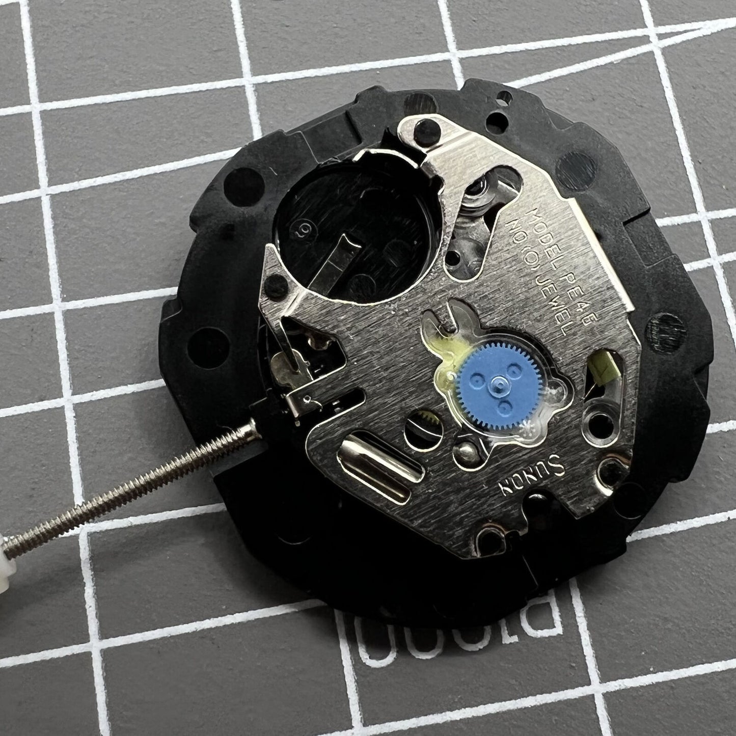 1 PIÈCE Mouvement à quartz Sunon PE46 2 aiguilles avec date Mouvement de montre Date à 3