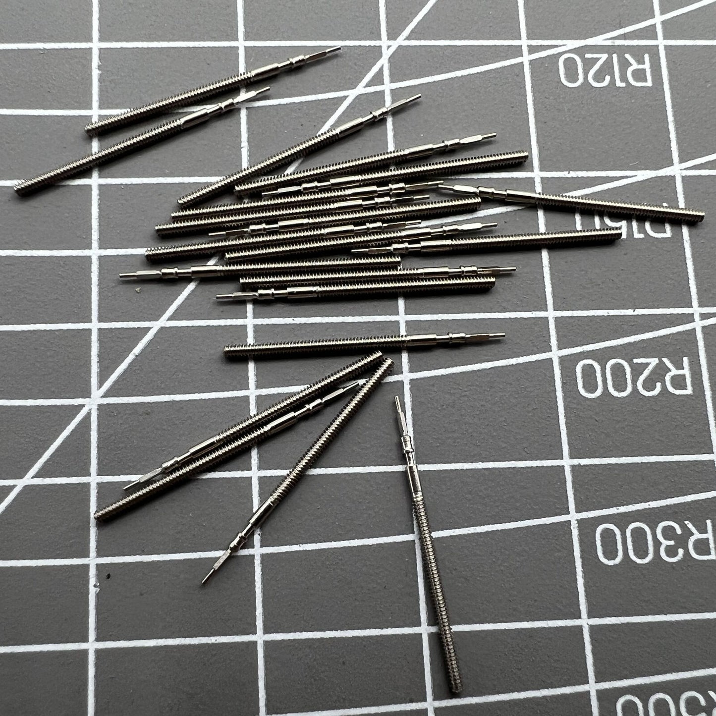 10 STÜCK Uhrenaufzugsspindeln, generisch für 1M02 1L22 1M12 1L02 Uhrwerk