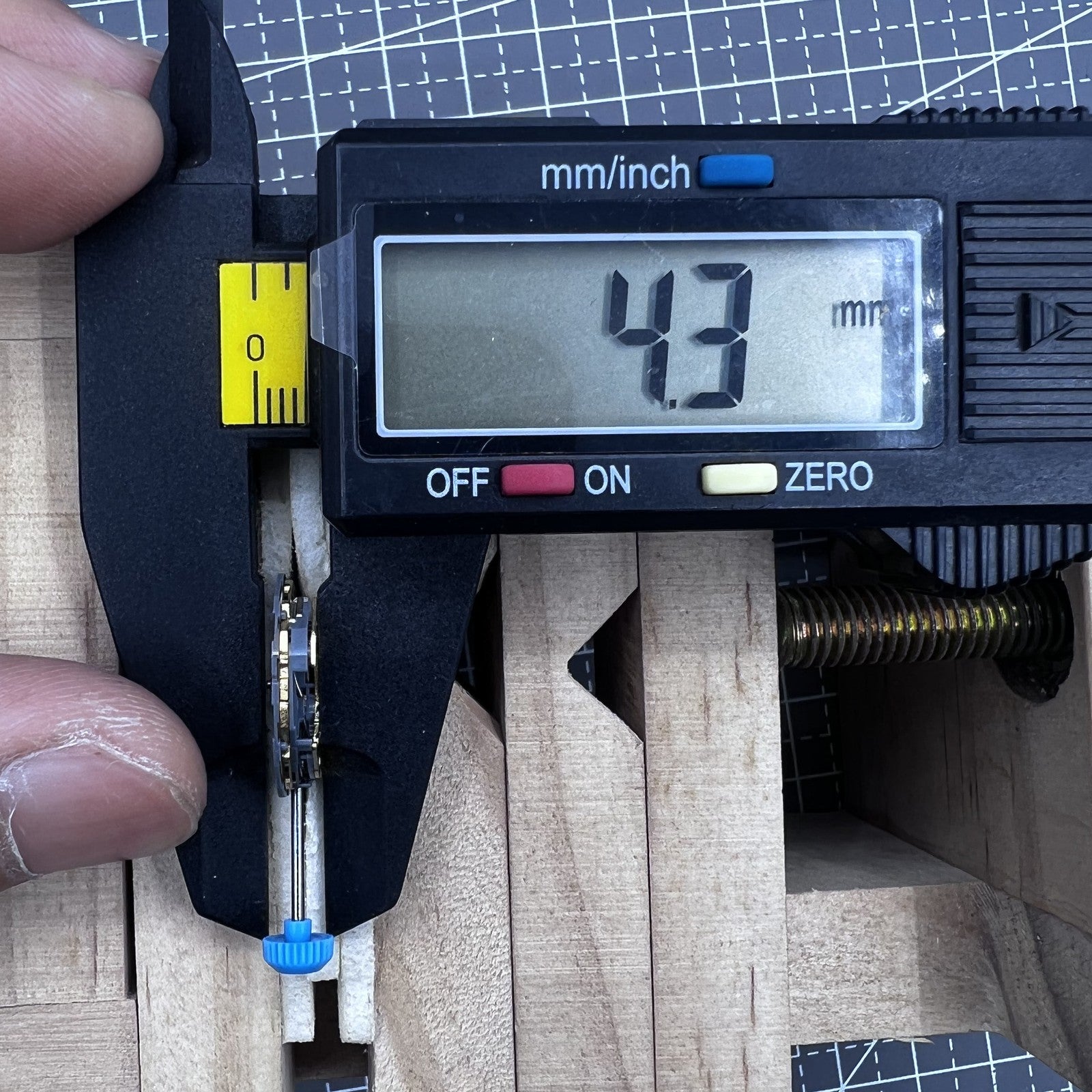 Miyota 6L12 quartz movement with date at 6 for watch calendar replacement, high precision by Miyota.