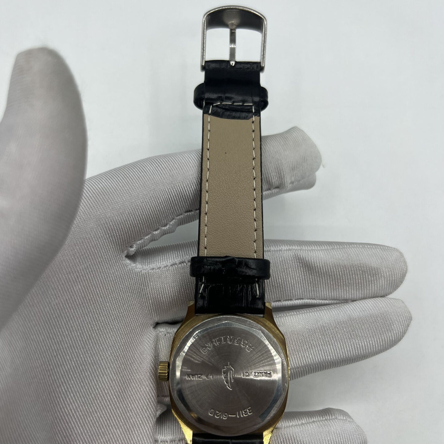 33mm Chunlan manual steel watch with 17 jewels, silver dial, and silver band for stylish wear.