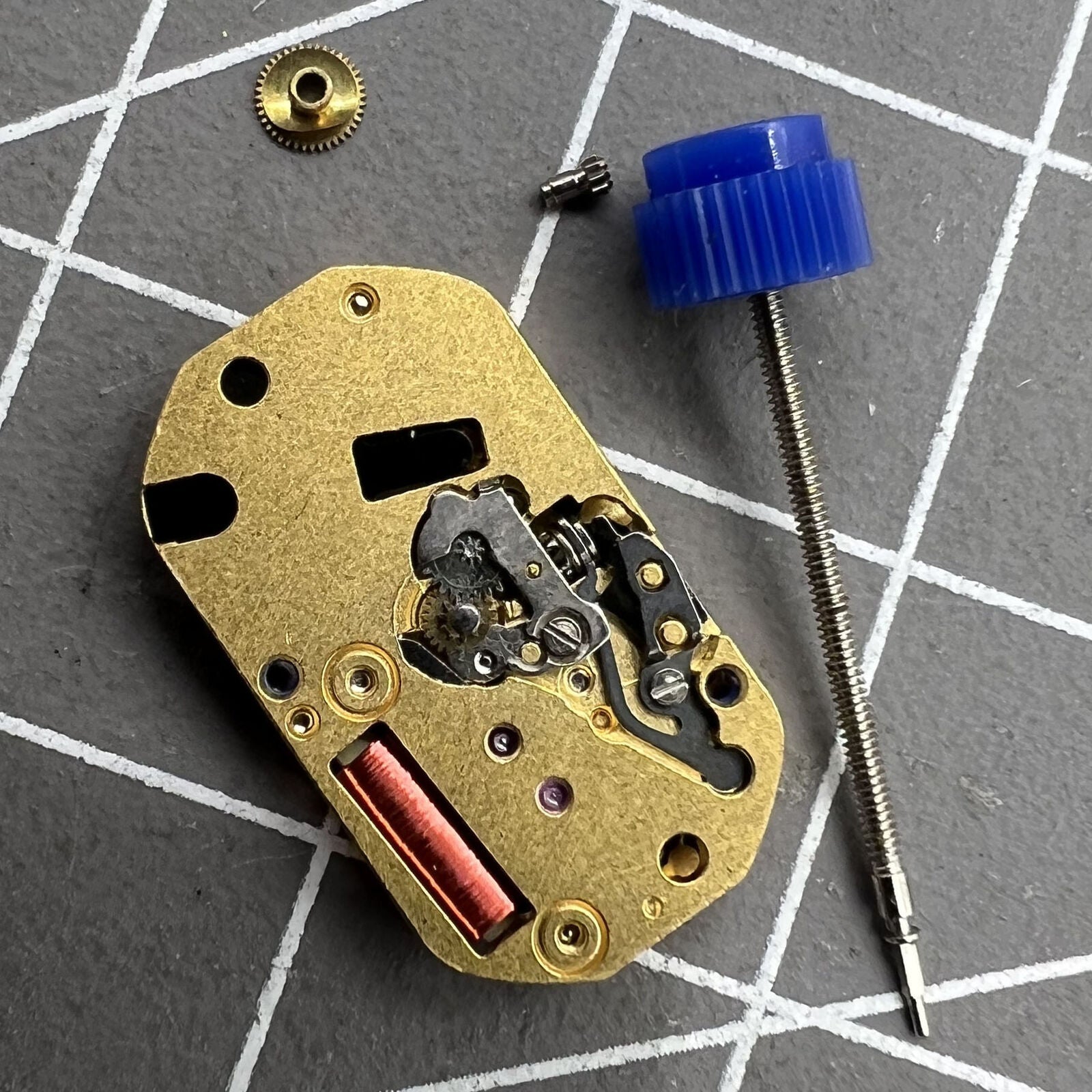 ETA 280.002 Swiss Made quartz watch movement with 2 hands, precision mechanism for watch accessories.