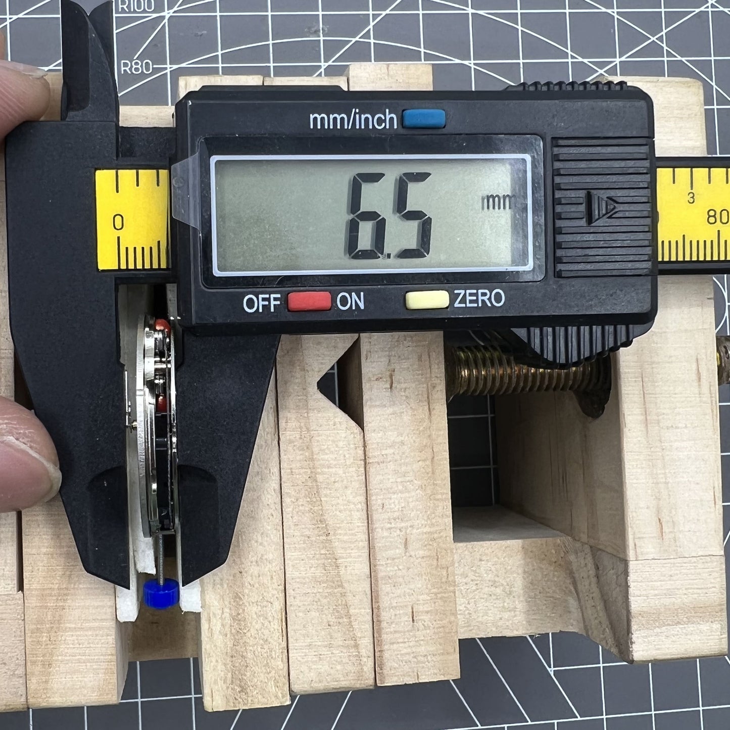 Ronda 5030D 5030.D Quartz Watch Movement Date at 6 Swiss Parts Movement