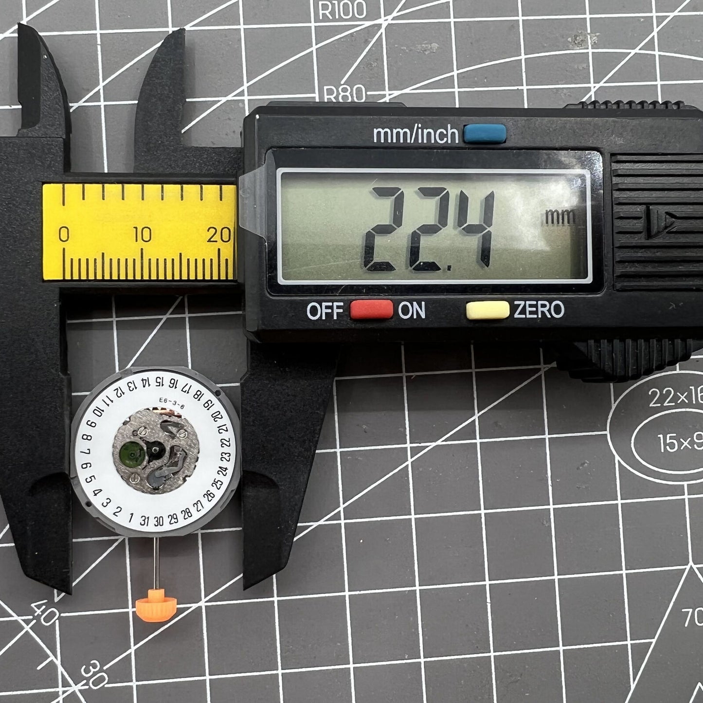 Miyota 1M15 quartz watch movement by Japan Made, date at 6 o'clock, two-hand precise timekeeping.