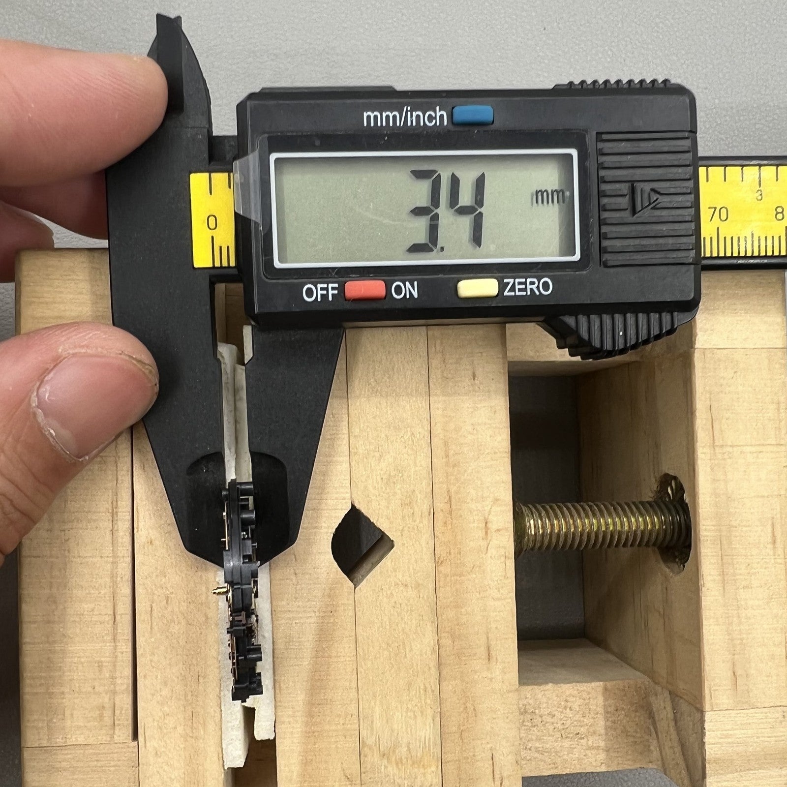 Japan Hattori Epson VX7RE quartz watch movement ensuring precise and durable timekeeping