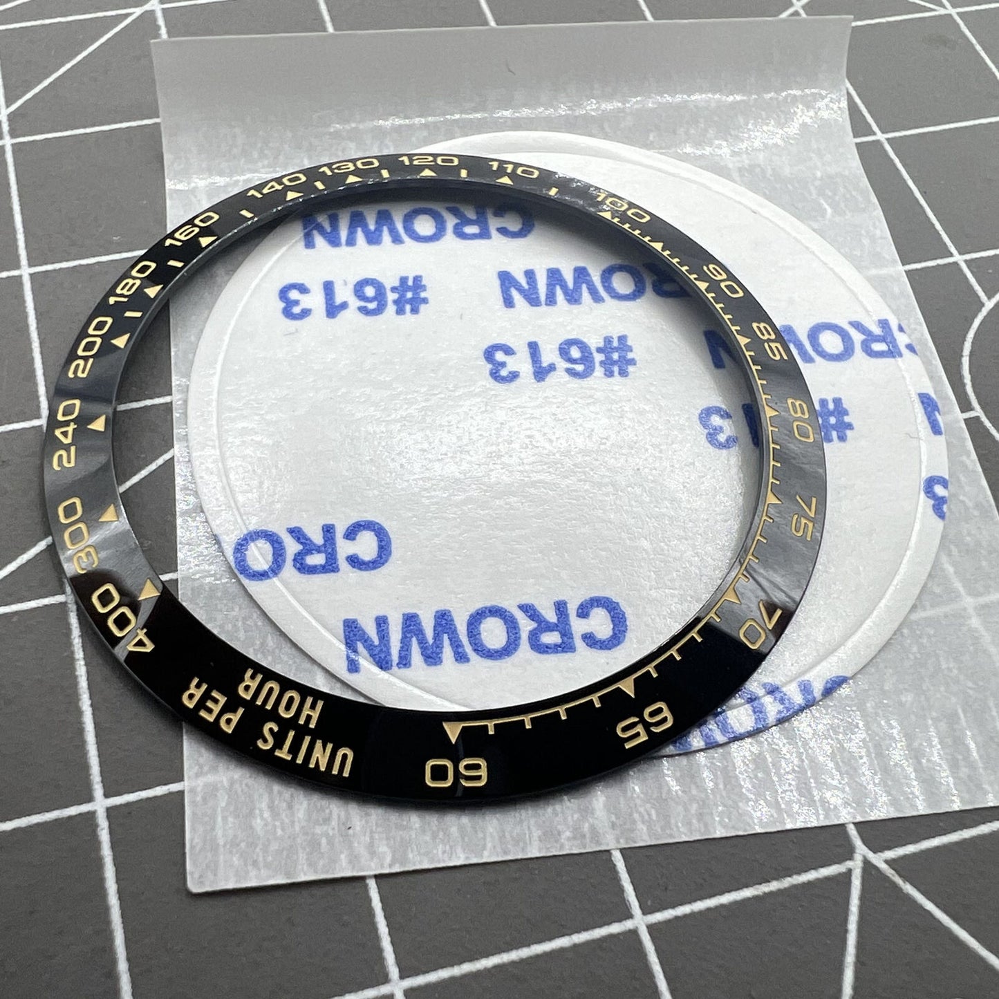 37,65*30,7mm Keramik Slope Schwarz Hintergrund Goldene Schrift Uhr Lünette für Daytona