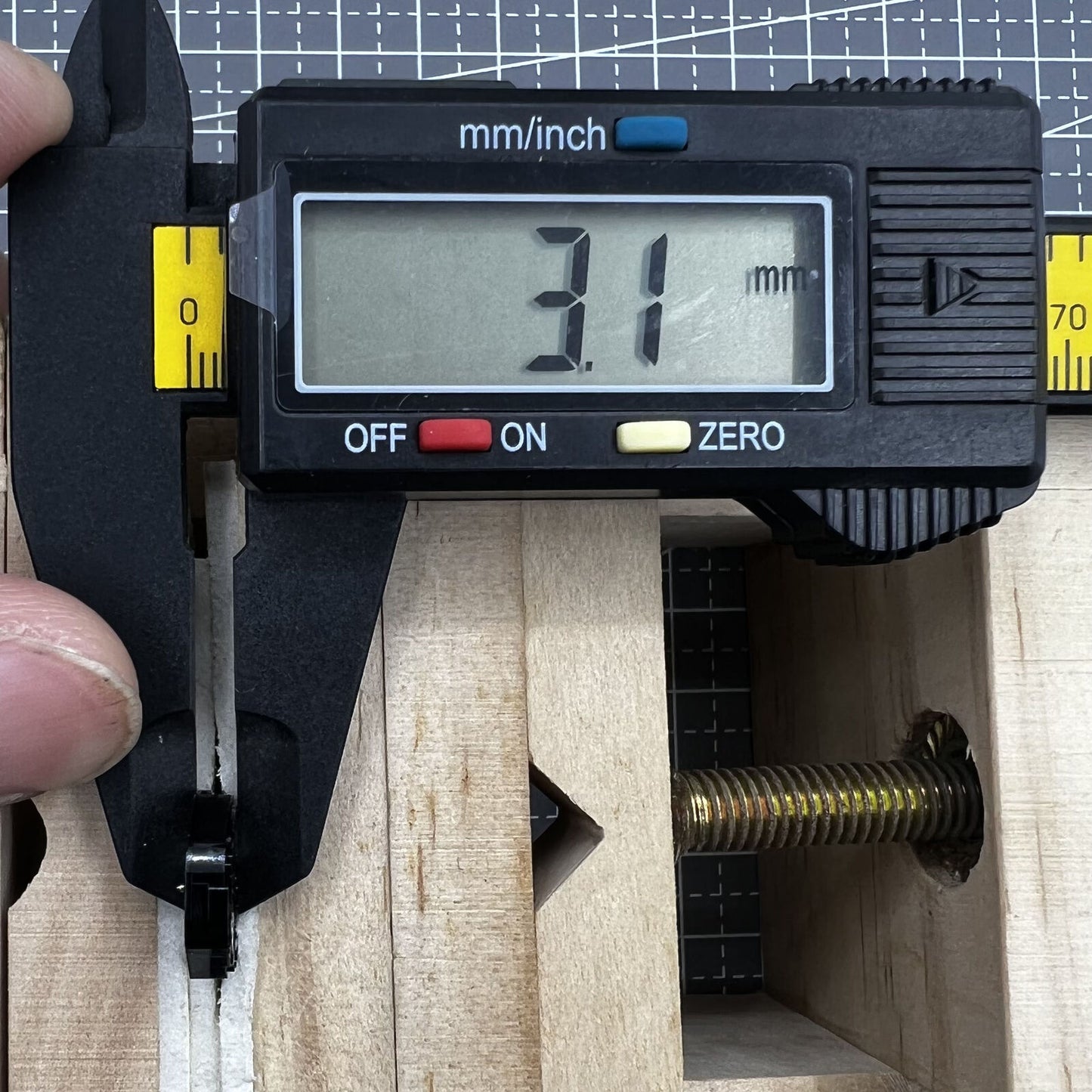 Hattori Epson PC21 quartz watch movement for accurate and reliable wristwatch timekeeping.