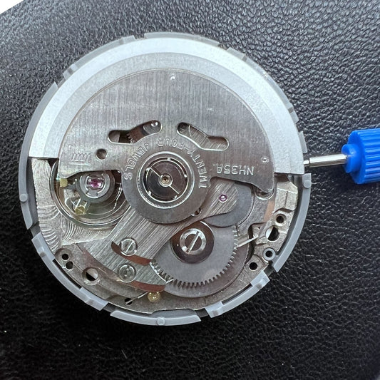 Seiko NH35 automatic watch movement with white dial, high accuracy for precise timekeeping.