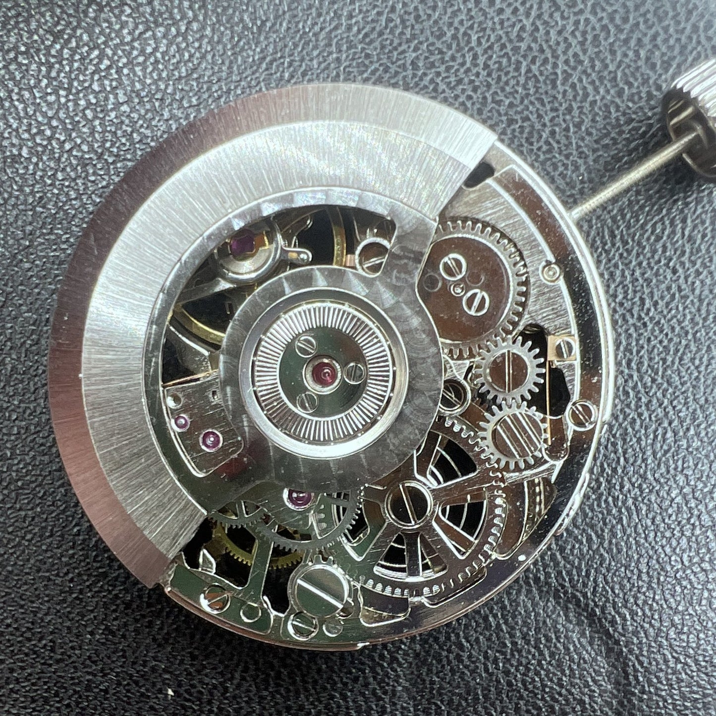 Tianjin Automatikwerk watch mechanism with 24 jewels, hand-engraved silver hollow design for premium watch accessories.