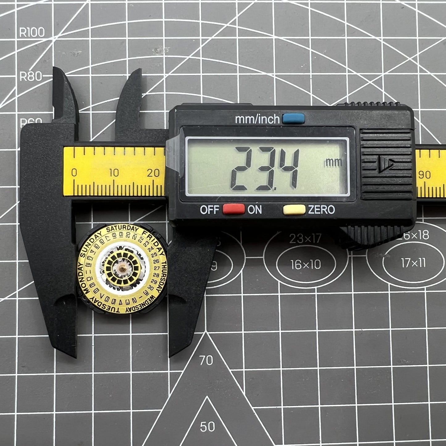 Hattori Epson TMI VX44 VX44E Date at 3 Watch Quartz Movement Golden Dial
