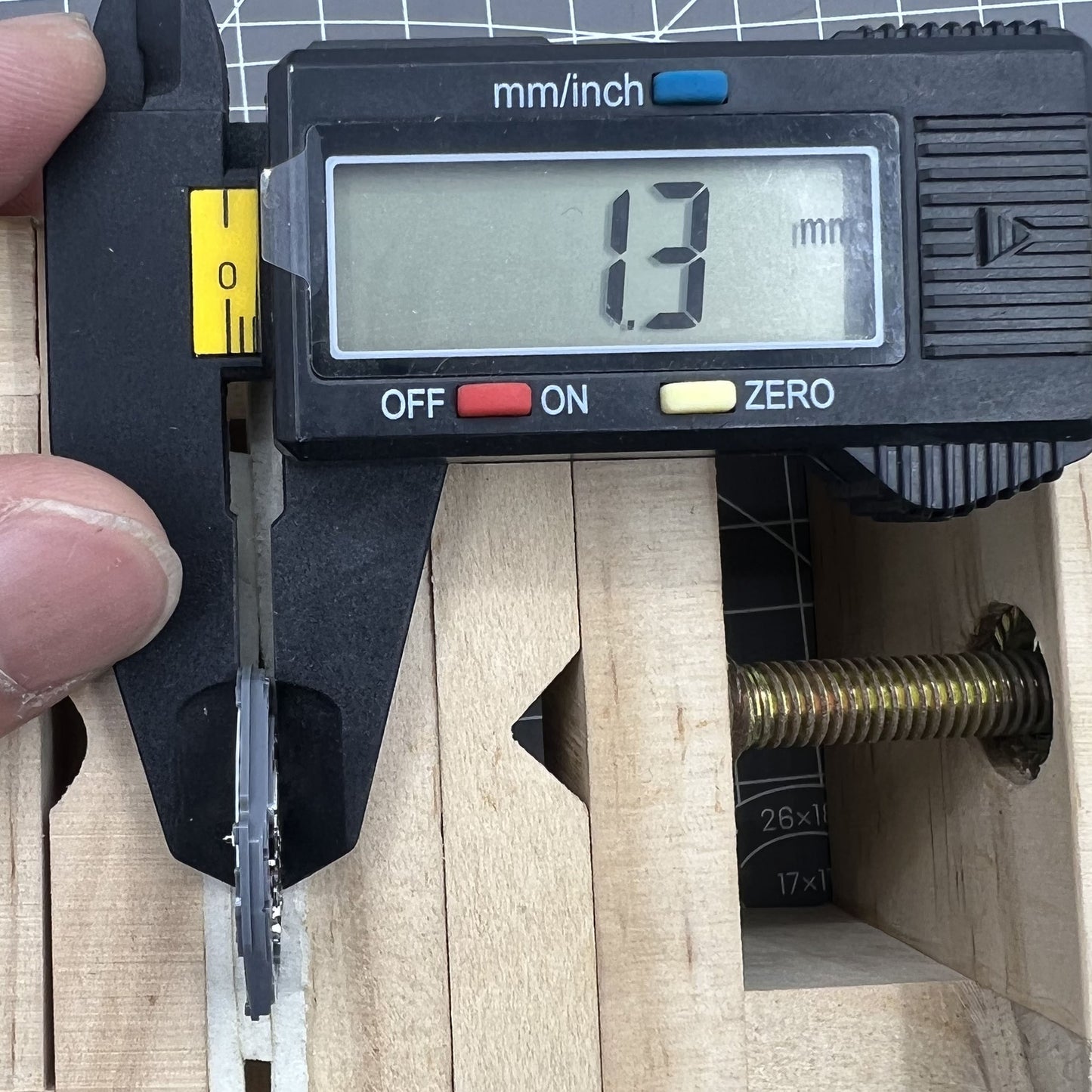 Hattori Epson VJ42B Movement Single Calendar Date At 3 Movement
