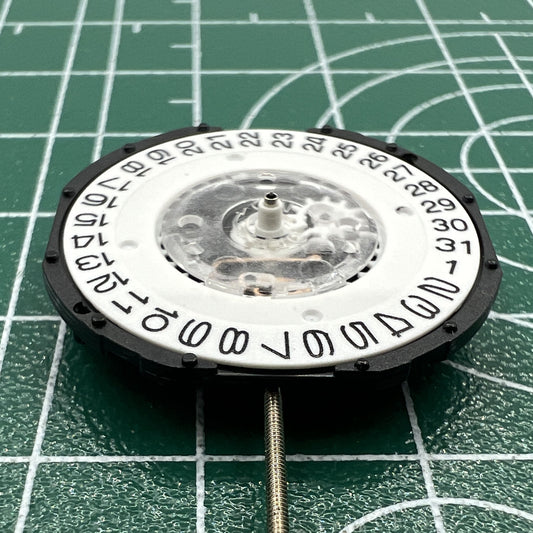LG32 quartz watch movement with date at 3, ideal for precise repairs and replacements.