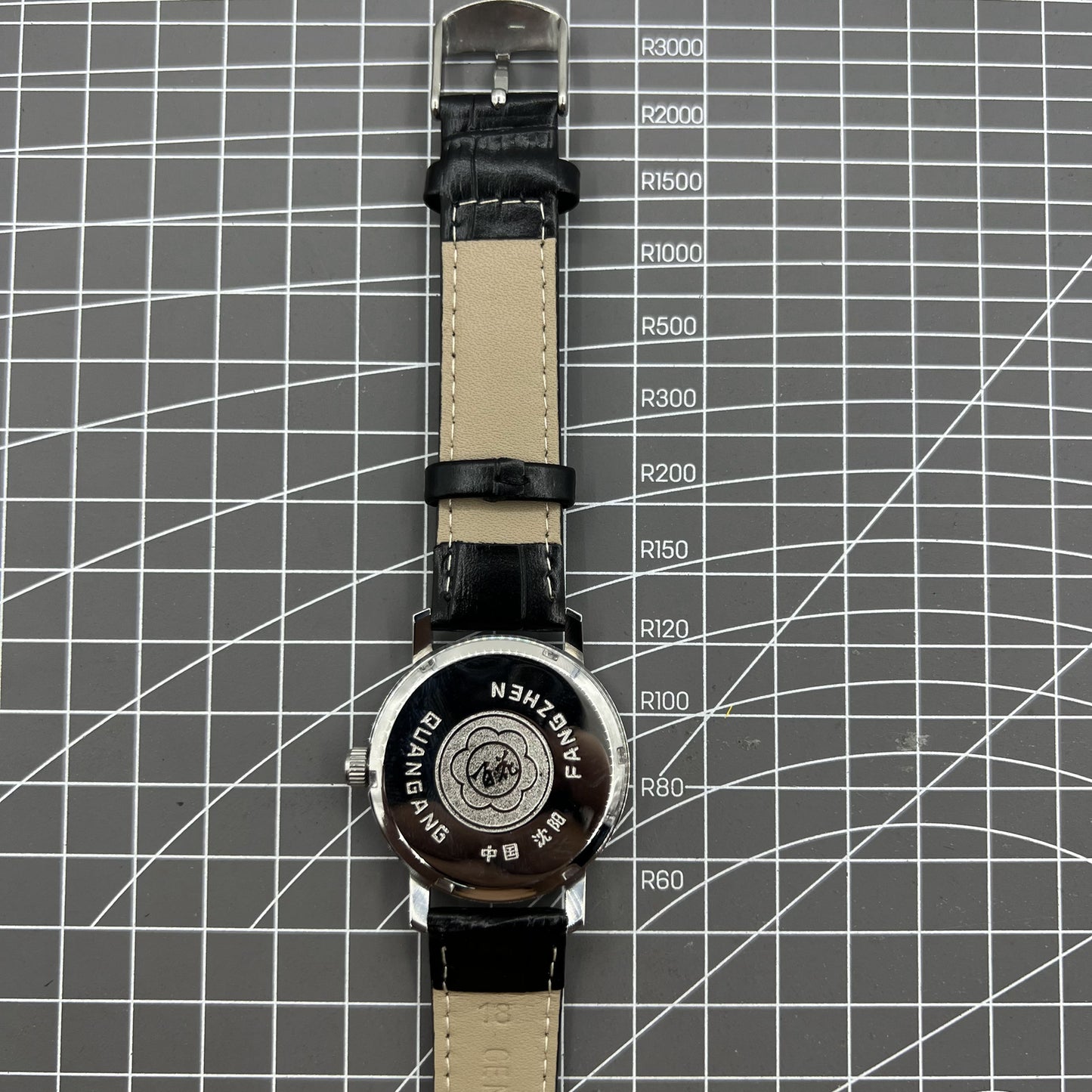 China Baihua 37mm manual watch with silver dial, 19 jewels, shock-resistant for lasting performance