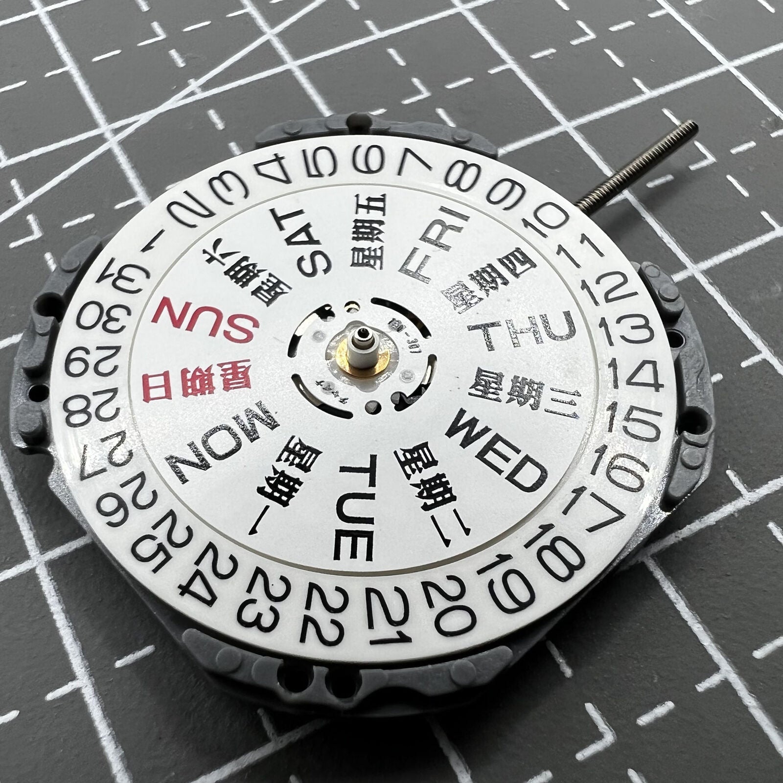 Hattori Epson VJ43 quartz watch movement showing English and Chinese date/day display for accurate timekeeping.