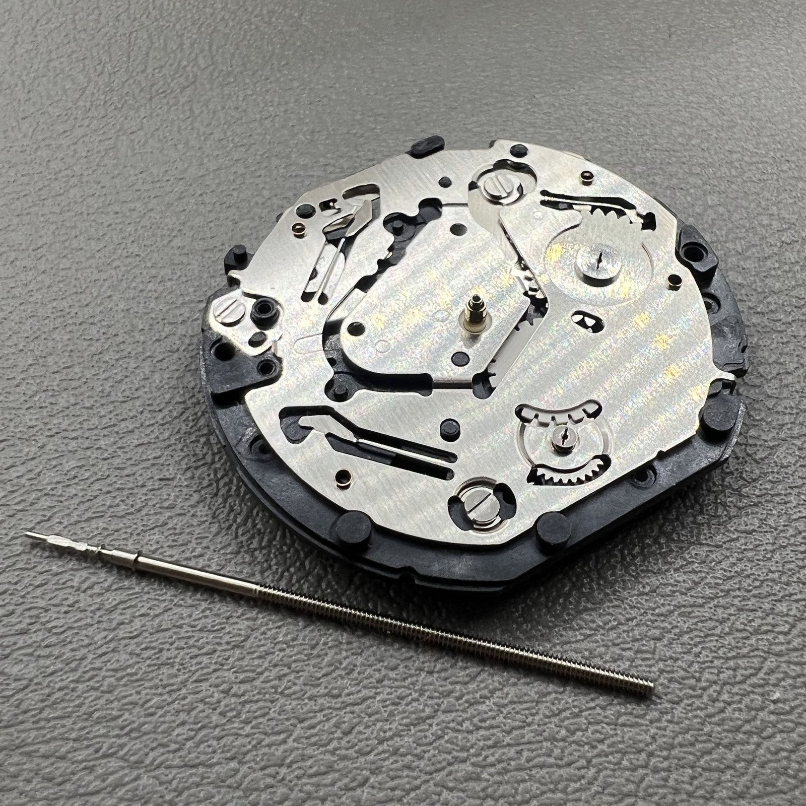 Japan Hattori Epson VX7RE quartz watch movement ensuring precise timekeeping and long-lasting durability.