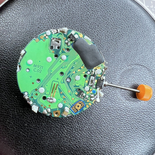 Multifunctional M921 quartz watch with three hands and subdials at 2, 6, and 10 o?clock positions.