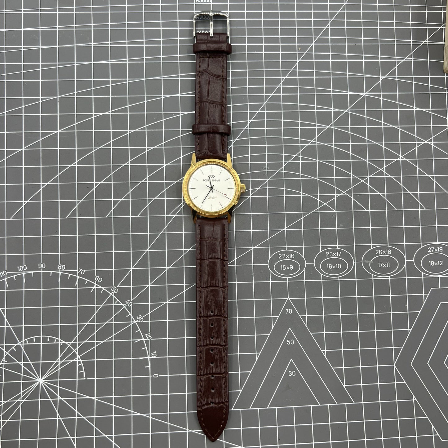 Beijing Double Rhomb manual watch with golden case and silver nail markers, classic style accessory