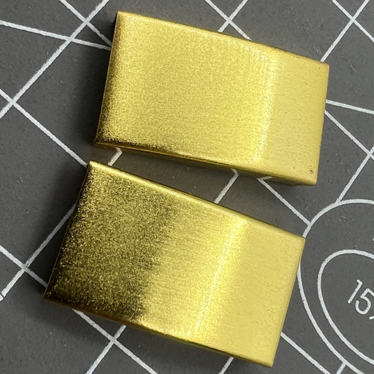 Set of 18 golden watch strap extenders in 9 sizes for adjustable bracelet length.