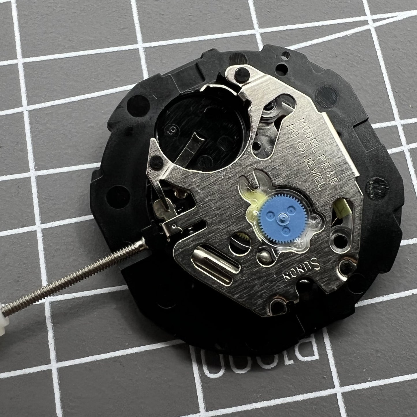 1 Stück Quarzwerk Sunon PE46 2 Zeiger mit Datum Uhrenwerk Datum bei 3